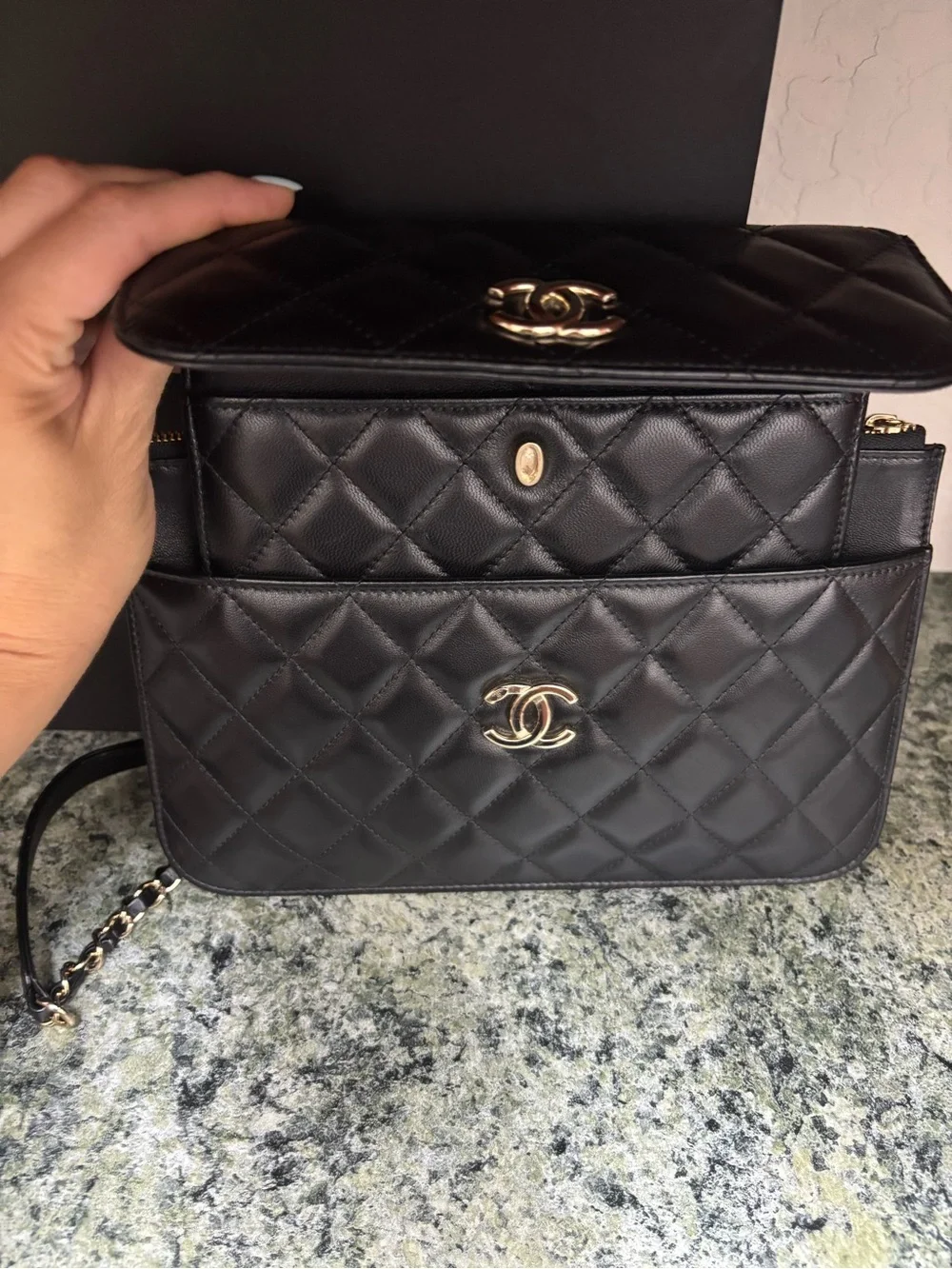 CHANEL Black Quilted Leather Chain Shoulder Bag/Champaign hardware